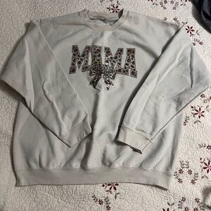 Gildan Cream Sweatshirt with Leopard Print Design